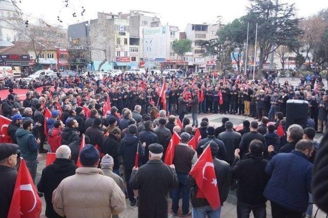 Binlerce Kişi Şehitler İçin Toplandı