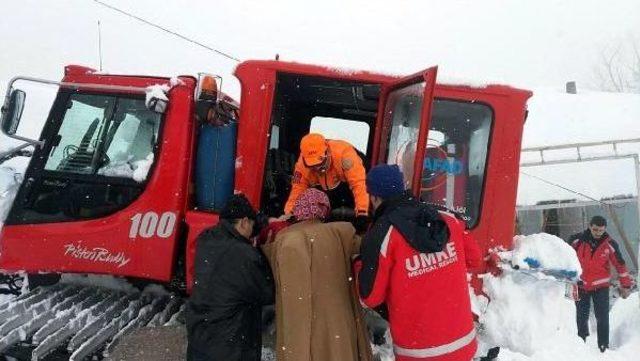 Kastamonu'da Iki Hasta Paletli Araçla Hastaneye Götürüldü