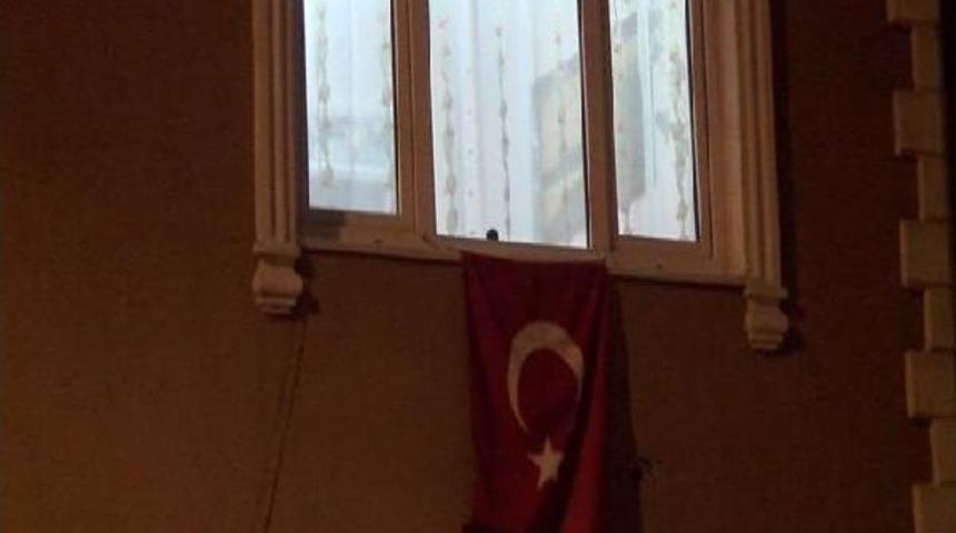 Kayseri Şehidinin Bayrampaşa'daki Baba Ocağına Ateş D&uuml;şt&uuml;