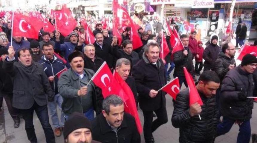 Uşak Şehitler I&ccedil;in Tek Y&uuml;rek Oldu