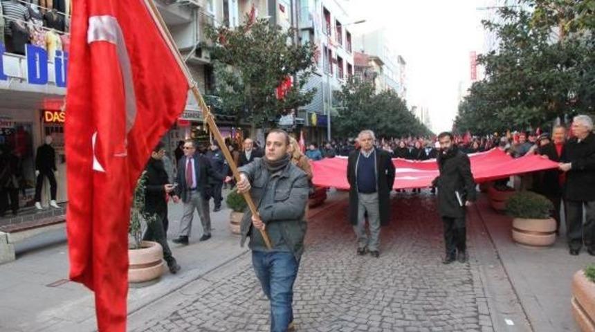 Balıkesir Chp'den Ter&ouml;re Lanet Y&uuml;r&uuml;y&uuml;ş&uuml;