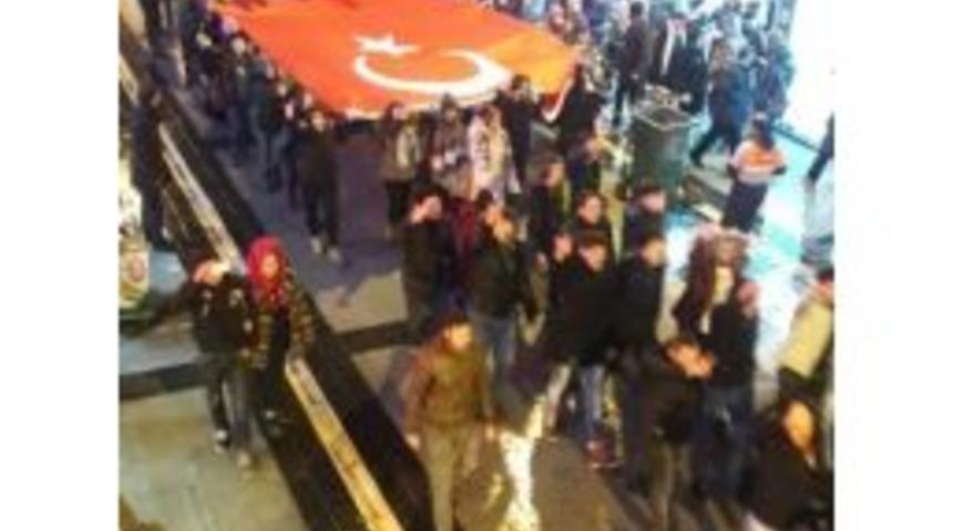 &Uuml;lk&uuml;c&uuml;ler Ter&ouml;r&uuml; Lanetlediler