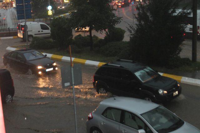 Samsun ve Çorum'da sağanak; yollar göle döndü