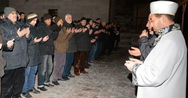 Aksaray’da Şehitler İçin Gıyabi Cenaze Namazı Kılındı