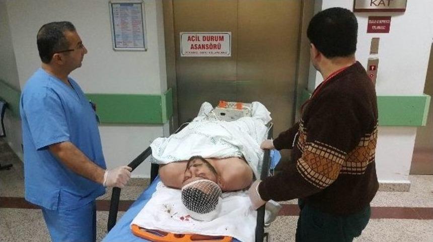 Silahla Ağır Yaralandı, Ara&ccedil;la Ka&ccedil;arken Kaza Yaptı
