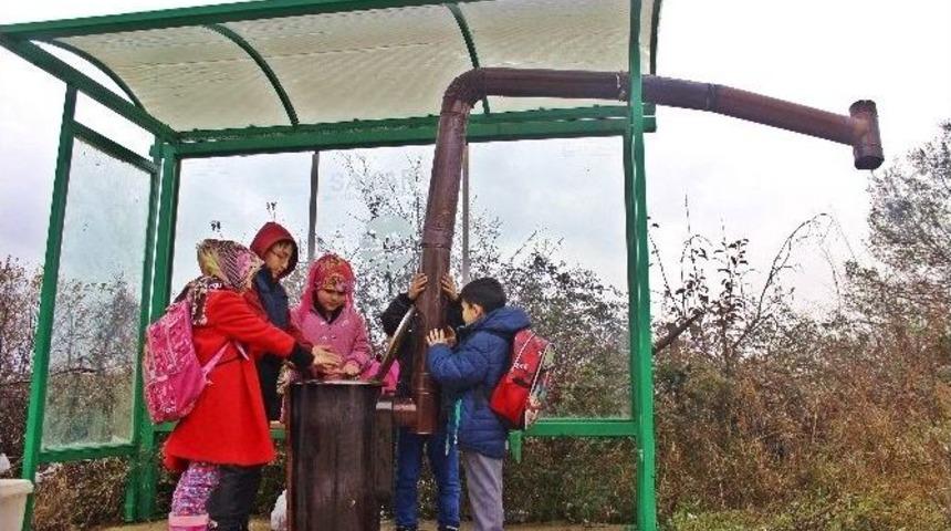 (&ouml;zel Haber) &Ccedil;ocukları &Uuml;ş&uuml;mesin Diye Otob&uuml;s Durağına Soba Kurdu