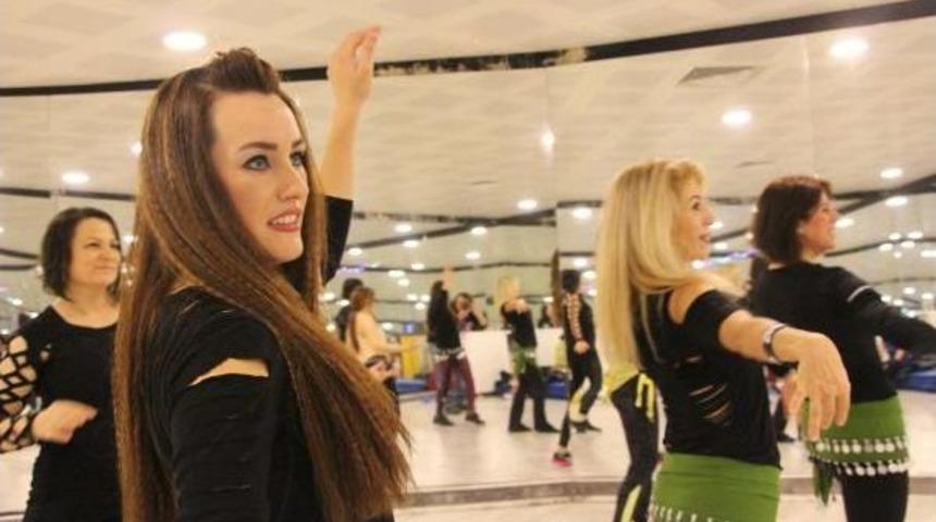 Kadınlar, T&uuml;rkiye'de Ilk Olan 'horon Zumba' Ile Zayıflıyor