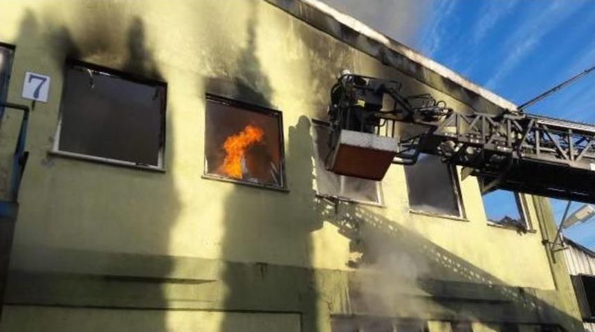 Tekstil Fabrikasının Kumaş Deposunda Yangın