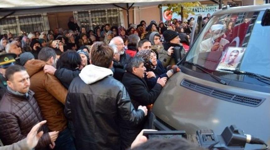 Kayseri Şehidinin Cenazesi İstanbul&rsquo;daki Baba Ocağına Getirildi