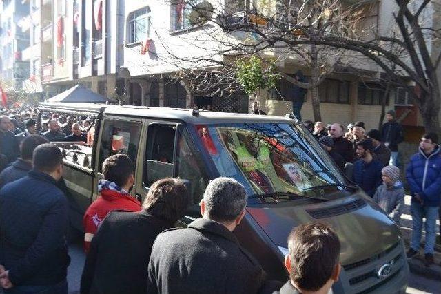 Kayseri Şehidinin Cenazesi İstanbul’daki Baba Ocağına Getirildi