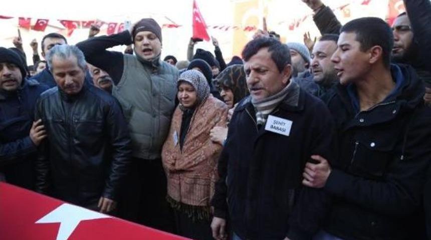 Kayseri Şehidi  Onbaşı I&ccedil;in Evinin &Ouml;n&uuml;nde Helallik Alındı