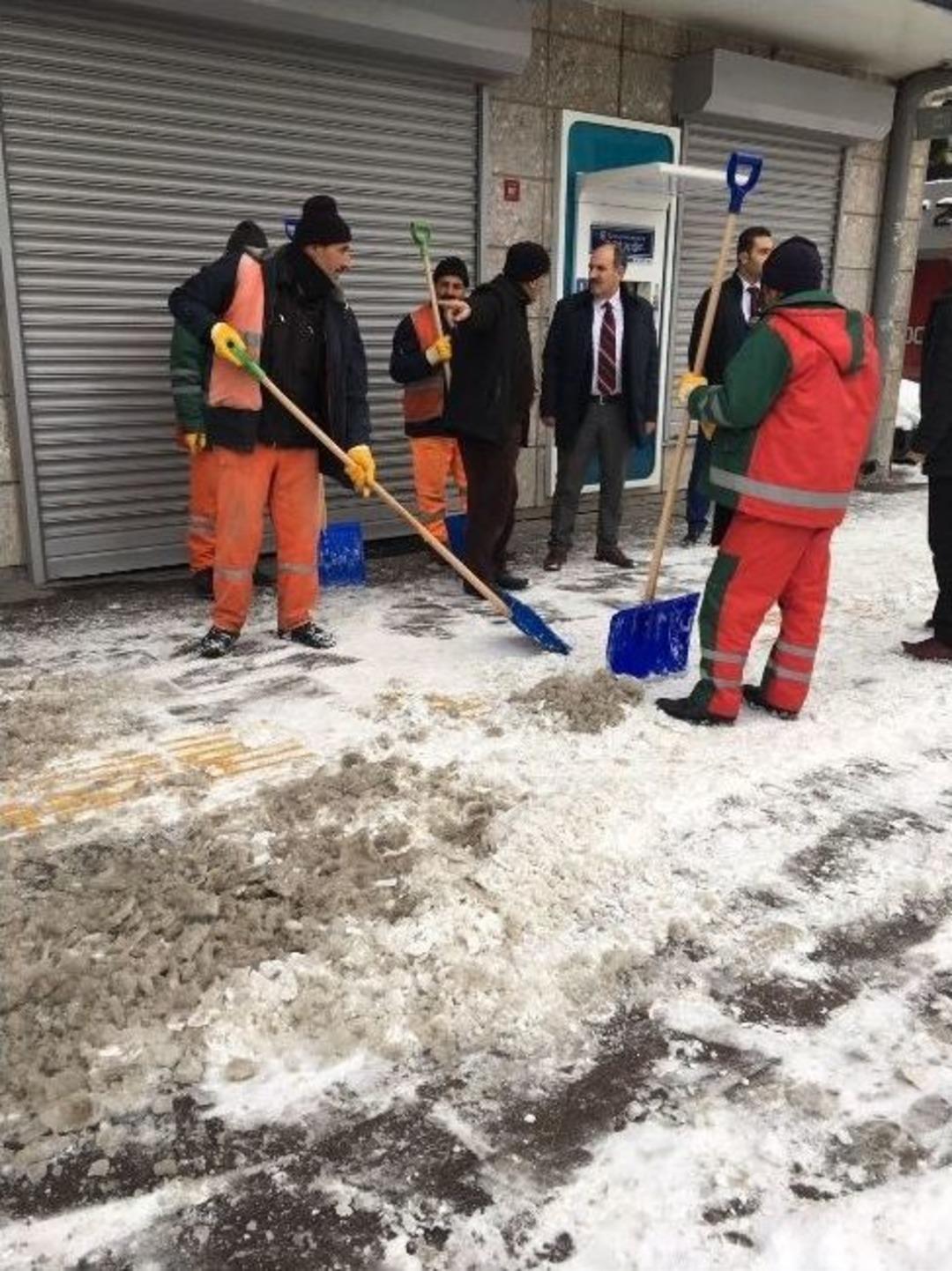 Van B&uuml;y&uuml;kşehir Belediyesinden Kar Seferberliği