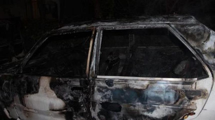 Suriyeli Seyyar Satıcının Otomobili Yandı