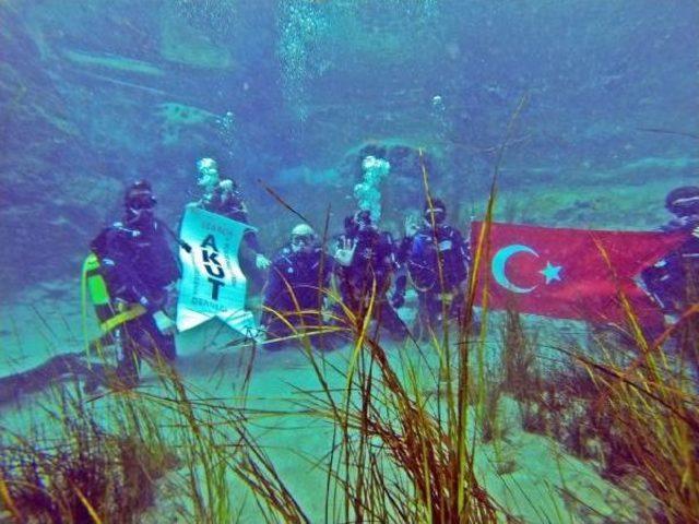 Akut, Sualtında Türk Bayrağı Açtı