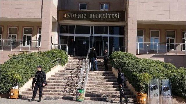 Mersin’de Hdp’li Akdeniz Belediyesi’ne Kayyum Atandı