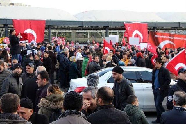 Ak Parti İstanbul Milletvekilleri Şehitler Tepesi’nde Dua Etti