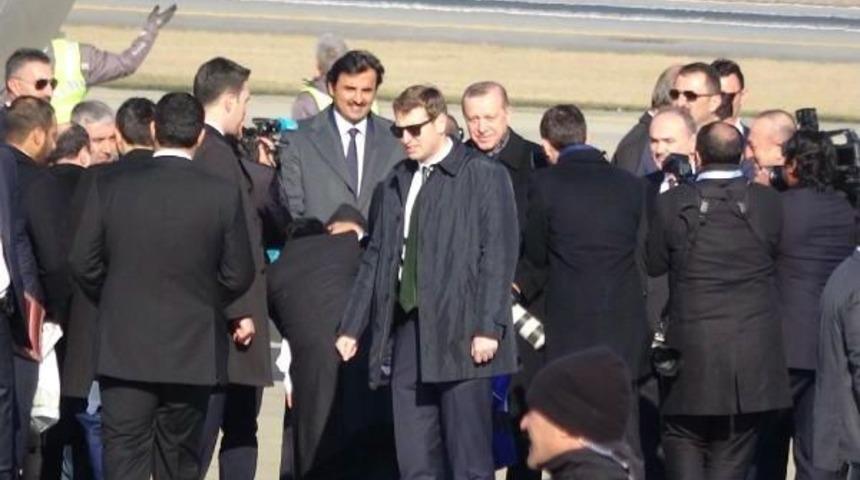 Erdoğan, Katar Emiri'ni Havaalanında Karşıladı