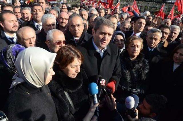 Ak Parti İl Başkanlığı Ve Milletvekilleri Şehitler Tepesi'ni Ziyaret Etti