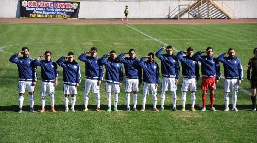 Tarsus İdman Yurdulu Futbolcuları Asker Selamıyla Sahaya &Ccedil;ıktı