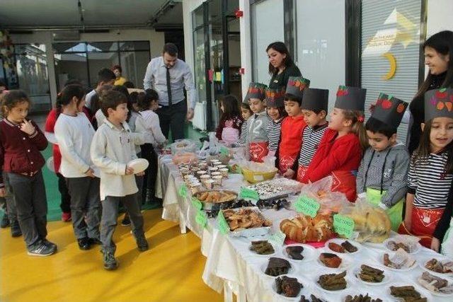 Öğrenciler Düzenledikleri Kermesin Gelirini Hayvan Barınağına Bağışladı