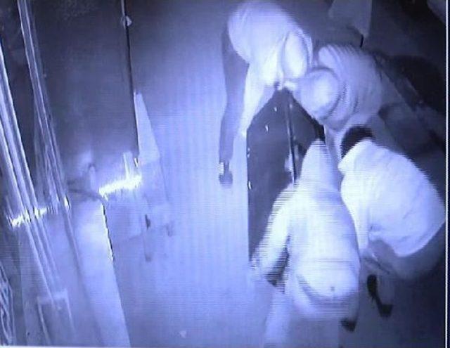 Kasa Hırsızlarını G&uuml;venlik Kamerası Ele Verdi 1