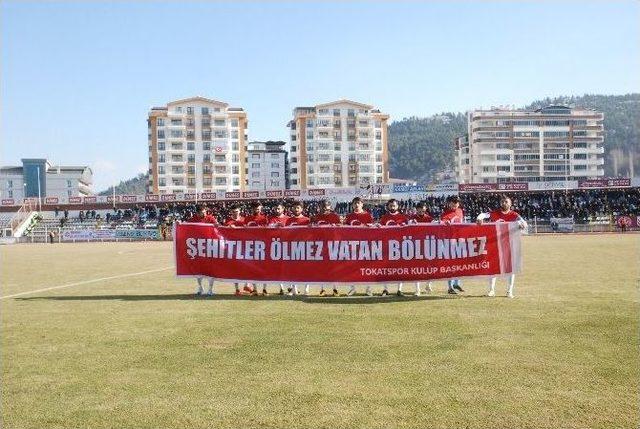 Tokatspor Sahaya Ay-yıldızlı Tiş&ouml;rtle &Ccedil;ıktı 1