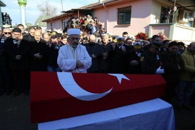 Kayseri Şehidi Onbaşı Için Evinin Önünde Helallik Alındı (2)