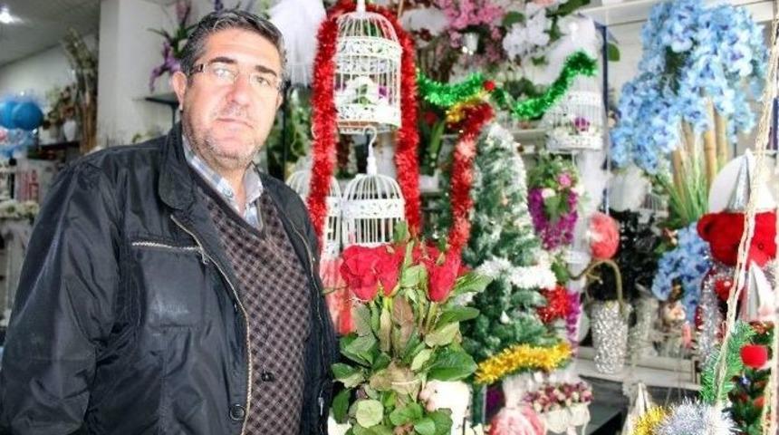 &Ccedil;i&ccedil;ek&ccedil;iler Yılbaşı G&uuml;n&uuml;n&uuml; Heyecanla Bekliyor