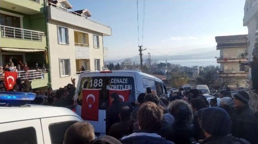 Şehit Raşit Y&uuml;cel&rsquo;in Cenazesi Helallik Alınmak İ&ccedil;in Evine Getirildi