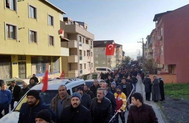 Şehit Raşit Y&uuml;cel&rsquo;in Cenazesi Helallik Alınmak İ&ccedil;in Evine Getirildi 1