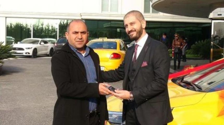 Yunanlı Iş Adamı Darbe Şehidini Unutmadı