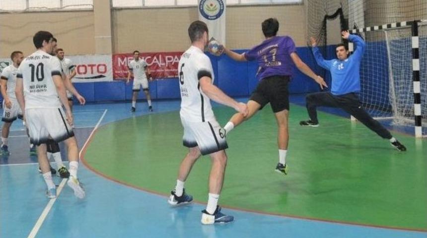 Nil&uuml;ferli Hentbolculardan Farklı Galibiyet