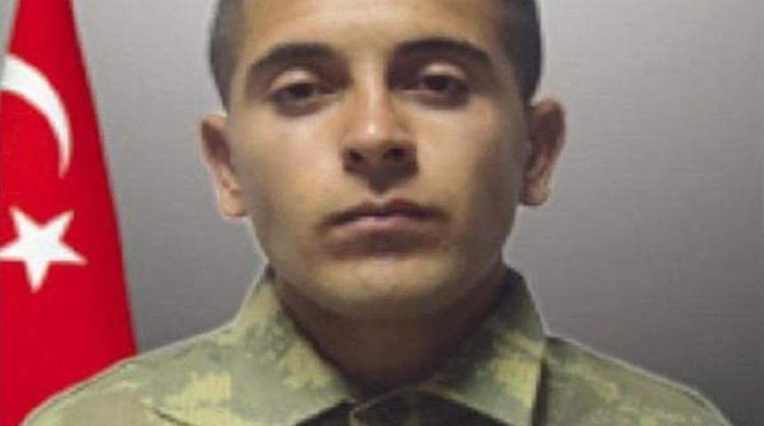 Şehit Er Serdar Amak, Menemen'de G&ouml;zyaşlarıyla Uğurlandı