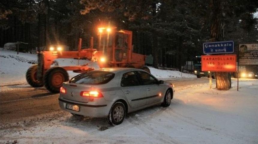 S&uuml;r&uuml;c&uuml;ler Buzlanmaya Karşı Uyarıldı