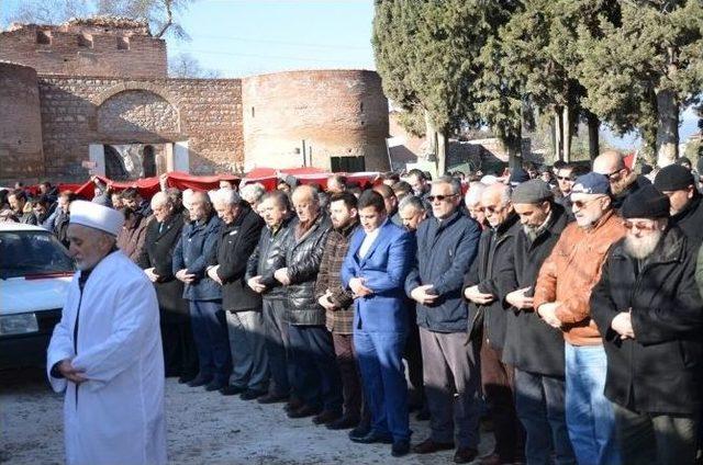 İznikliler Şehitlere Sahip Çıktı