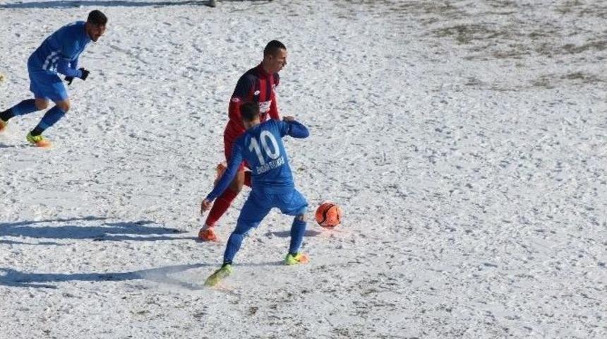 Niğde Belediyespor Evinde Sarıyerspor&rsquo;e Direnemedi
