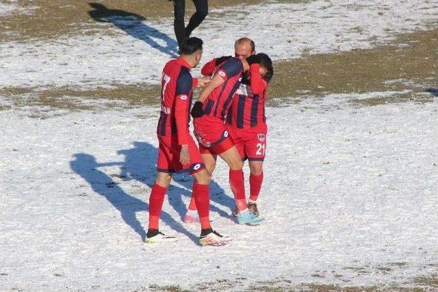 Niğde Belediyespor Evinde Sarıyerspor’e Direnemedi