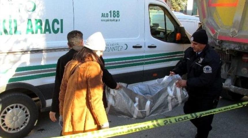 &Ccedil;&ouml;pte Yeni Doğmuş Bebek Cesedi Bulundu