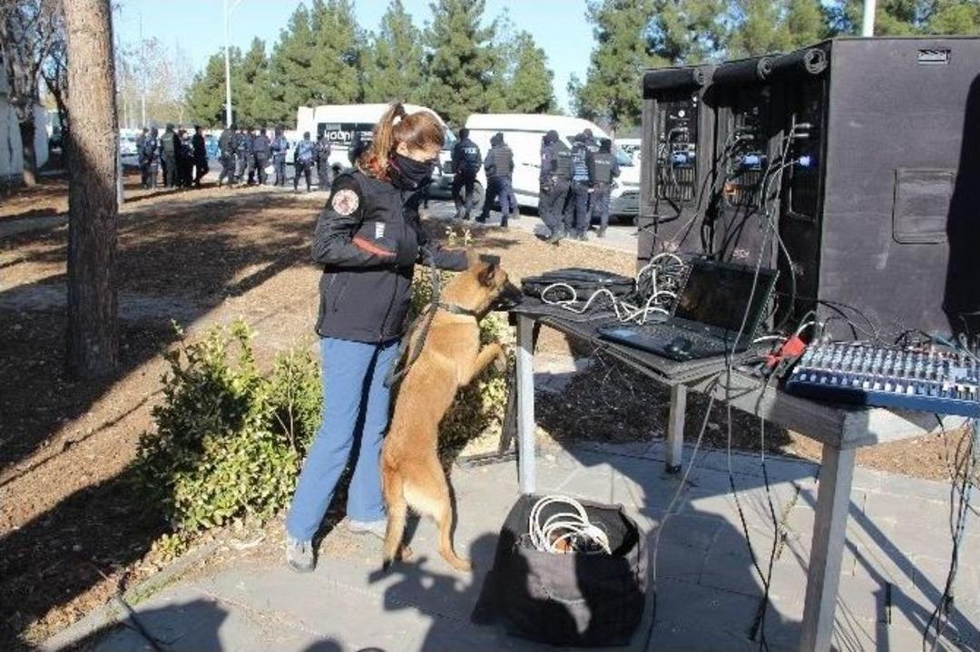 Diyarbakır Ter&ouml;re Karşı Tek Yumruk Oldu
