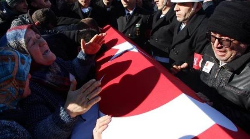 Şehit Kenan D&ouml;ngel'in Cenaze T&ouml;reninde G&ouml;zyaşları Sel Oldu