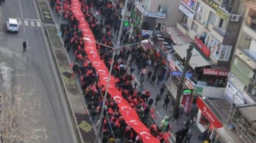 Diyarbakır'da Binlerce Kişi Pkk Ter&ouml;r&uuml;n&uuml; Protesto Etti