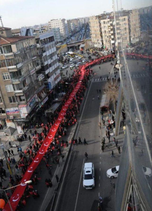 Diyarbakır'da Binlerce Kişi Pkk Terörünü Protesto Etti