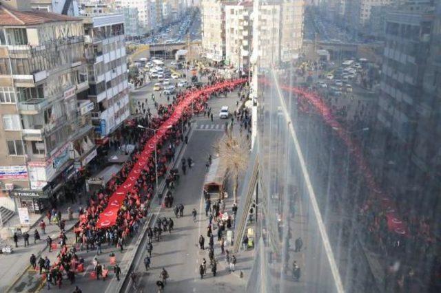 Diyarbakır'da Binlerce Kişi Pkk Terörünü Protesto Etti