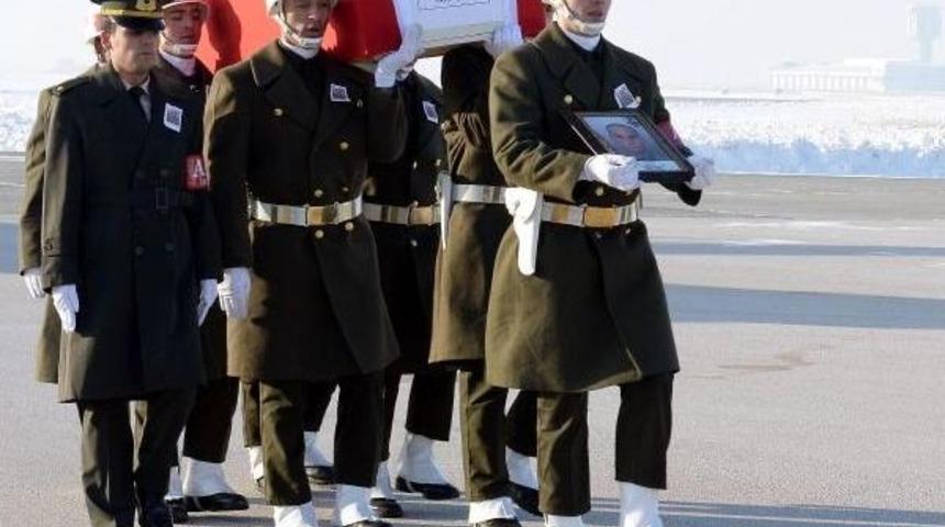 Erzurum Şehidini Karşıladı