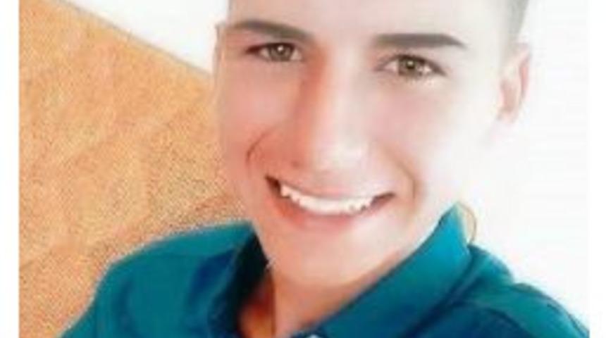 Trenin &Ouml;n&uuml;ne Atlayarak Canına Kıydı