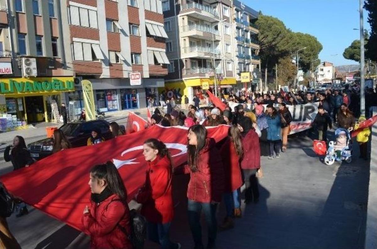 Şehitler İ&ccedil;in Birlik Ve Beraberlik Y&uuml;r&uuml;y&uuml;ş&uuml;