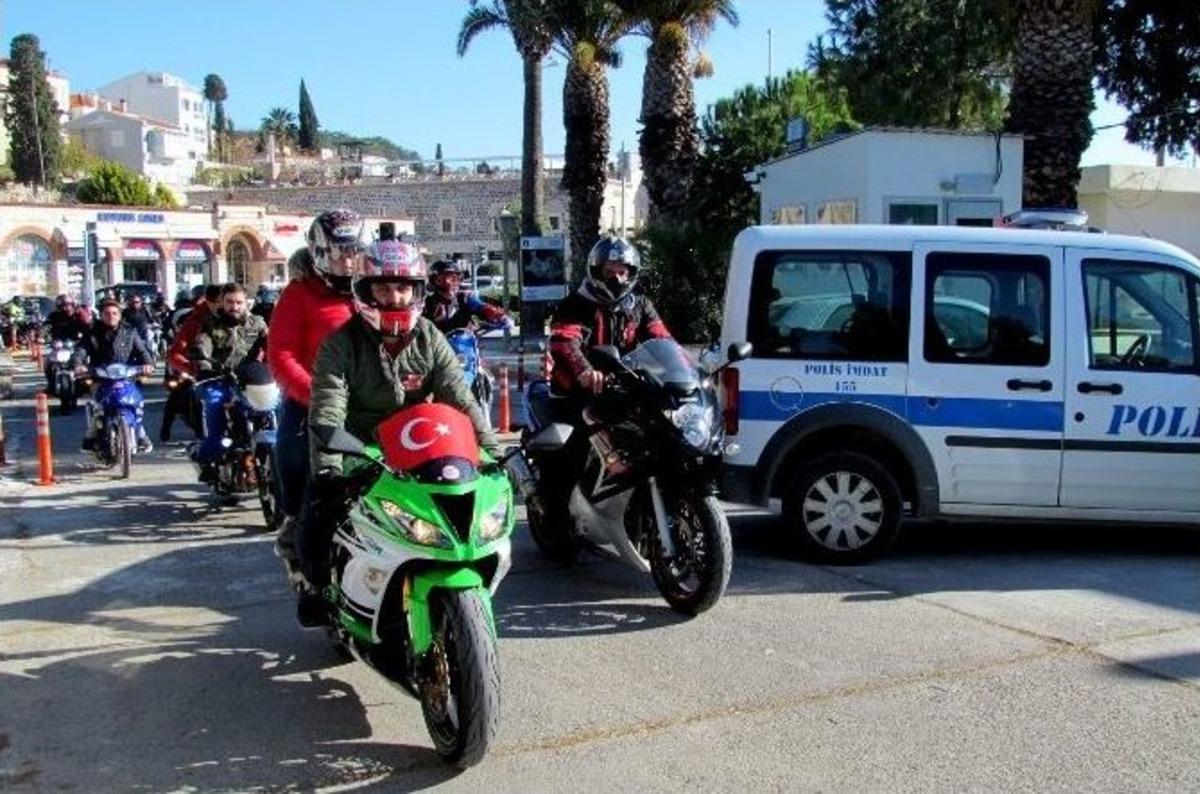 &Ccedil;eşmeli Motosiklet Tutkunları, Polis Ve Askeri Ziyaret Etti