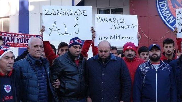 Mersin İdmanyurdu Taraftarlarından Yönetime Tepki