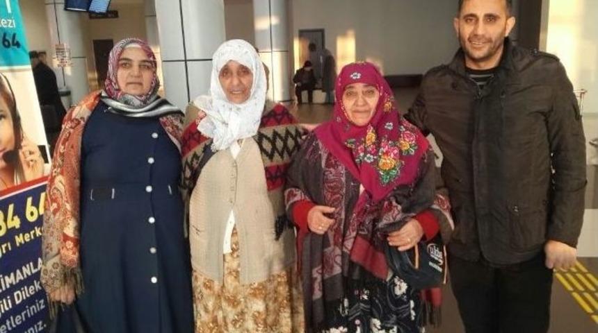 Umreye Gidenler Dualarla Uğurlandı
