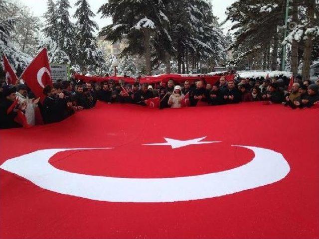 Hdp Binasına Vinçle Türk Bayrağı Astılar